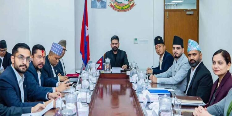 नेपाल में संकट गहराया, सरकार ने हफ्ते में दो दिन की छुट्टी का ऐलान किया