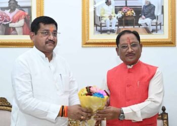 मुख्यमंत्री से उत्तरप्रदेश के राज्यमंत्री  रामकेश निषाद ने सौजन्य मुलाकात की