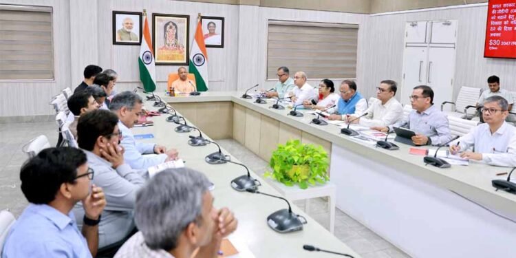 वन ट्रिलियन डॉलर लक्ष्य के लिए हर जनपद में होगी ‘मुख्यमंत्री फेलो’ की तैनाती: मुख्यमंत्री योगी आदित्यनाथ