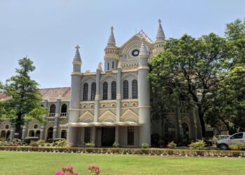 नर्सिंग ऑफिसर भर्ती में 100% महिला आरक्षण पर आदेश, पुरुष अभ्यर्थियों को भी प्रक्रिया में शामिल करने के निर्देश