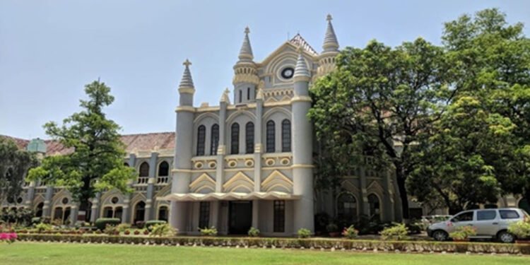 नर्सिंग ऑफिसर भर्ती में 100% महिला आरक्षण पर आदेश, पुरुष अभ्यर्थियों को भी प्रक्रिया में शामिल करने के निर्देश