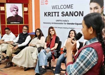 यूएनएफपीए एंबेसेडर कृति सेनन ने विद्यार्थियों से किया संवाद, जेंडर इक्वैलिटी का दिया संदेश