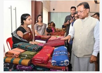 हाथ करघे से कमाई तक- ग्राम नारी की महिलाओं की सफलता का राज