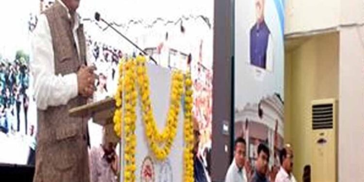 विद्यार्थी पारंपरिक कक्षा शिक्षा से आगे बढ़कर विज्ञान के व्यावहारिक एवं अनुप्रयुक्त स्वरूप से हुए परिचित