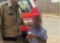 उज्जैन के डायल-112 हीरोज घर की राह भटके मानसिक रूप से अस्वस्थ बालक को सुरक्षित संरक्षण में लेकर थाने पहुँचाया