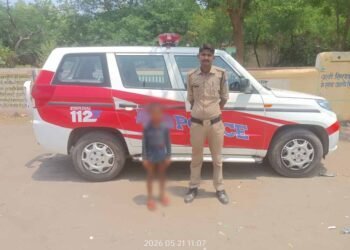 सीधी के डायल-112 हीरोज दादा से बिछड़कर रास्ता भटके मासूम को सुरक्षित परिजन से मिलाया