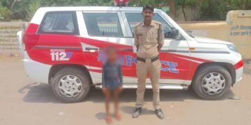 सीधी के डायल-112 हीरोज दादा से बिछड़कर रास्ता भटके मासूम को सुरक्षित परिजन से मिलाया