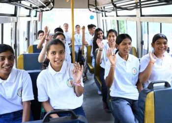 मुख्यमंत्री विष्णुदेव साय की पहल से मेधावी विद्यार्थियों ने लिया आईपीएल मैच का रोमांच