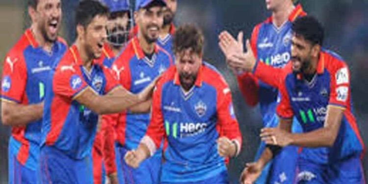 IPL 2026: DC vs RR मुकाबला, प्लेऑफ की जंग में कौन मारेगा बाजी?