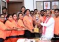 उप मुख्यमंत्री अरुण साव से फेडरेशन कप मिक्स्ड नेटबॉल चैंपियनशिप में रजत पदक जीतने वाले खिलाड़ियों ने की मुलाकात