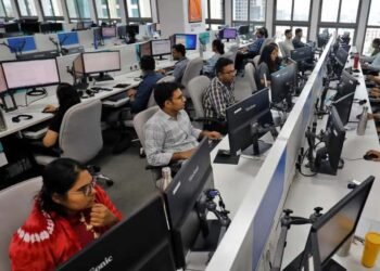 MP में सरकारी कर्मचारियों की अटेंडेंस पर सख्ती, सीट छोड़ते ही लगेगी ‘शॉर्ट लीव’