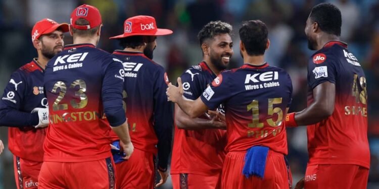 RCB ने रचा इतिहास, IPL प्लेऑफ में पहुंचने वाली पहली टीम बनी, पंजाब की लगातार छठी हार