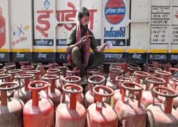 MP में कमर्शियल गैस सिलेंडर ₹993 महंगा, भोपाल में 3074, इंदौर में 3179 और ग्वालियर में 3296 में मिलेगा