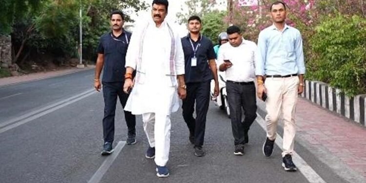 दैनिक जीवन में छोटे-छोटे बदलाव अपनाकर प्रधानमंत्री जी के संदेश को जन आंदोलन बनाएं : मंत्री राजपूत