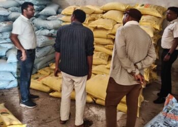 रायपुर : एक खाद दुकान का लाइसेंस निलंबित, कई विक्रेताओं को नोटिस मेसर्स लक्ष्मी ट्रेडर्स भखारा