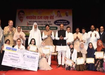 वक्फ बोर्ड स्कॉलरशिप से 850 छात्रों को मिला सहारा, CM बोले- शिक्षा ही बदलाव की ताकत