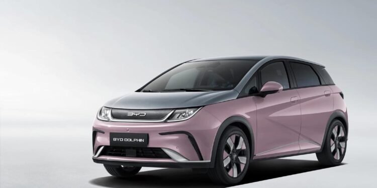 1000Km रेंज और पेट्रोल बैकअप के साथ BYD Dolphin लॉन्च, EV मार्केट में मचाएगी धमाल