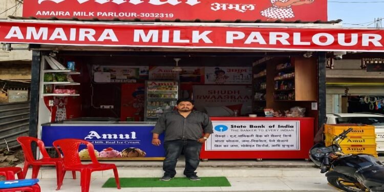 भगवान बिरसा मुण्डा योजना से बदली झाबुआ के अर्पित की जिंदगी, अमूल पार्लर खोल बने आत्मनिर्भर