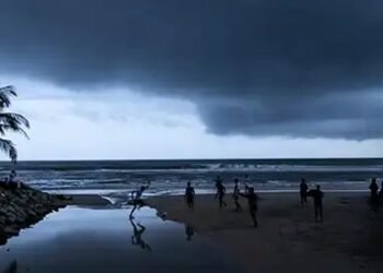 मौसम का बड़ा अपडेट! भारत की ओर बढ़ रहे 2500 किमी चौड़े बादल, 5 राज्यों में होगी झमाझम बारिश