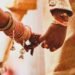शादी में कितने फेरे? 7 नहीं, असल वैदिक परंपरा में 4 फेरे और सप्तपदी के 7 कदम