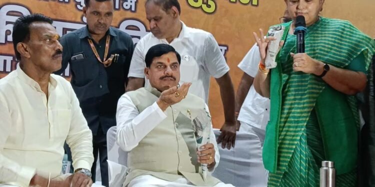 बुरहानपुर को विकास की नई राह, CM मोहन यादव ने किए बड़े ऐलान; निमाड़ में इन्वेस्टर्स समिट का ऐलान