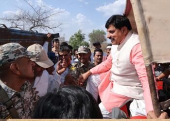 मुख्यमंत्री डॉ यादव अचानक पहुंचे उज्जैन और किया उपार्जन केंद्र का औचक निरीक्षण