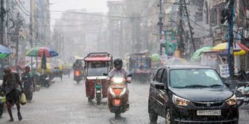22 राज्यों में बारिश का अलर्ट, उत्तराखंड में भीषण आंधी-तूफान की चेतावनी; जानें आज का मौसम