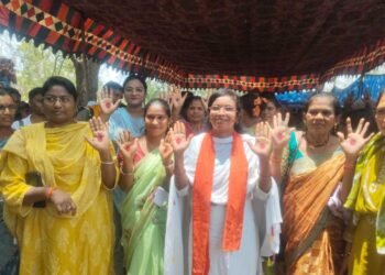 बीजापुर में रेड डॉट अभियान ने पकड़ी रफ्तार- गांव-गांव तक पहुँच रहा माहवारी स्वच्छता का संदेश