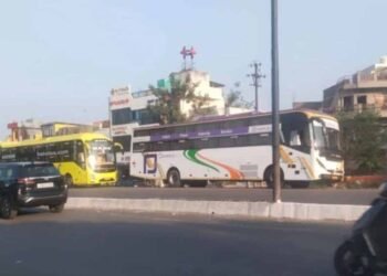 इंदौर में खतरनाक बसों पर प्रशासन का बड़ा एक्शन, 11 बसें जब्त और कई पर जुर्माना