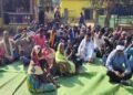 किसानों के बीच सांसद की फटकार से भड़के निरीक्षक, माइक छोड़कर बीच कार्यक्रम से निकले बाहर