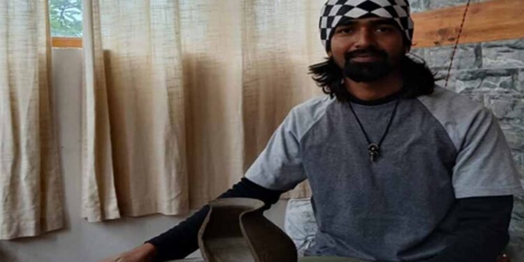 मिट्टी से रची पहचान: युवा कलाकार उत्तम साहू ने OSOA में बिखेरा छत्तीसगढ़ी कला का जादू
