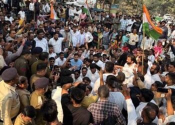 बिना अनुमति विरोध पर कार्रवाई: ग्रामीण कांग्रेस के 8 नेता गिरफ्तार
