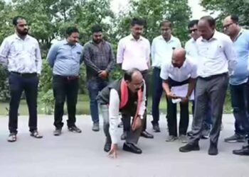 कचना ओवरब्रिज निरीक्षण के दौरान सख्त दिखे Arun Sao, बोले- गुणवत्ता में लापरवाही हुई तो अधिकारियों पर गिरेगी गाज