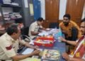 बिलासपुर में कबाड़ माफिया की VIP एंट्री! थाने में बैठकर चाय पीते तस्वीर वायरल