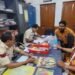 बिलासपुर में कबाड़ माफिया की VIP एंट्री! थाने में बैठकर चाय पीते तस्वीर वायरल