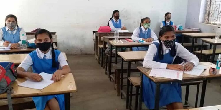 CG में बोर्ड परीक्षा में बड़ा खेल! दूसरे स्कूल के UDISE कोड पर दिलाई परीक्षा, शिक्षा विभाग घिरा