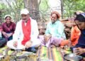 सीएम साय ने निर्माणाधीन पंचायत भवन में श्रमिकों के साथ बैठकर खाया बोरे बासी और आमा चटनी