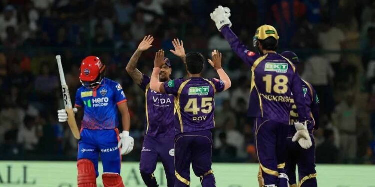 KKR गेंदबाजों के सामने संघर्ष करती दिखी दिल्ली, 20 ओवर में सिर्फ 142 रन बना सकी टीम