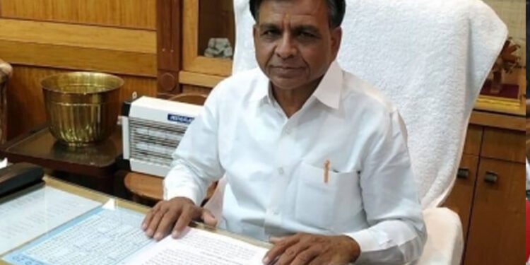 कलेक्टर्स आबकारी नीति का कड़ाई से कराएं पालन: उप मुख्यमंत्री देवड़ा