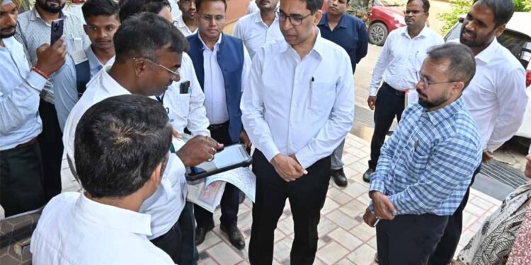 केंद्रीय सचिव ने परखी धरातल की हकीकत; सर्वे टीमें बढ़ाने के निर्देश