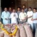 MP में किसानों का अनोखा विरोध, प्याज की बोरियों को पहनाई माला, बोले- खेती घाटे का सौदा
