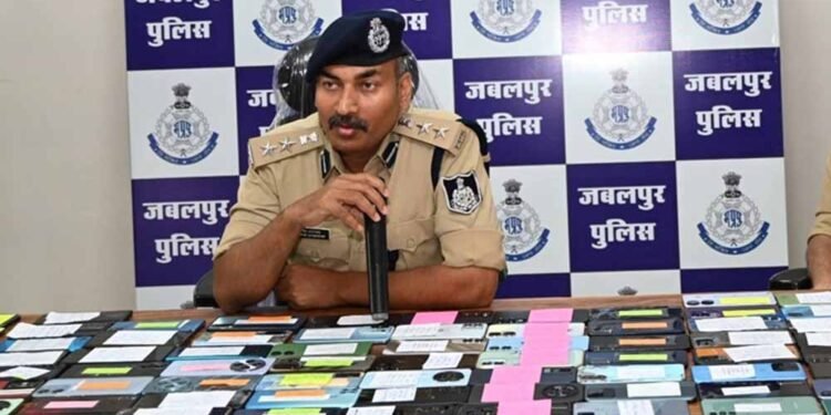 मध्यप्रदेश पुलिस ने विगत 2 सप्‍ताह में 2 करोड़ 26लाख रुपए से अधिक के गुम हुए 1021 मोबाइल फोन खोज कर वास्तविक मालिकों को लौटाएं