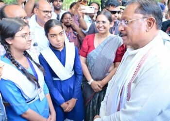 मुख्यमंत्री विष्णु देव साय ने ‘कामयाबी वेन’ को दिखाई हरी झंडी : दूरस्थ गांवों के विद्यार्थियों तक पहुंचेगी डिजिटल शिक्षा की नई रोशनी