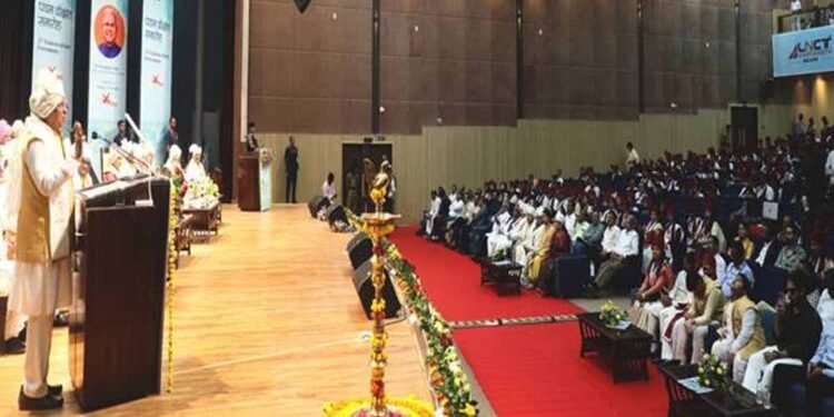 समाज सेवा में ही जीवन की सार्थकता : राज्यपाल  पटेल