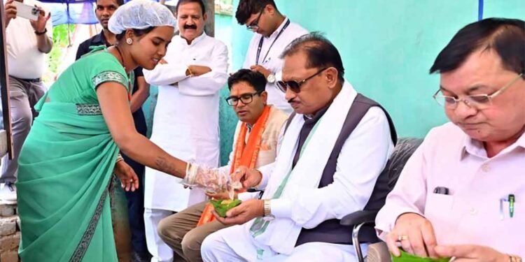 लखपति दीदी मंजू की संघर्षगाथा बनी आत्मनिर्भरता की प्रेरक मिसाल