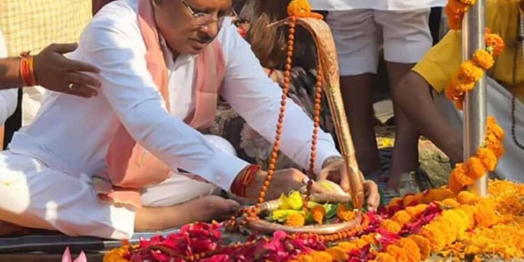 लेश्वर महादेव धाम में मुख्यमंत्री  विष्णुदेव साय ने किया जलाभिषेक: प्रदेश की सुख-समृद्धि की कामना की