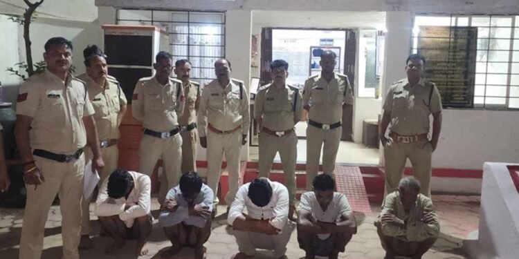 मध्यप्रदेश पुलिस का अपराधियों और असामाजिक तत्वों के खिलाफ रातभर चला प्रदेशव्यापी विशेष कॉम्बिंग गश्त अभियान
