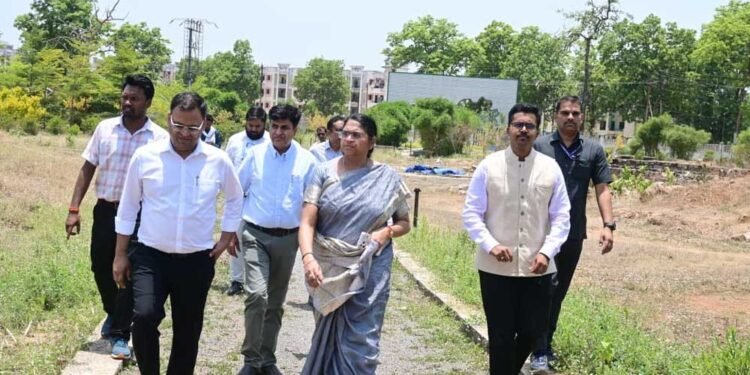 नगरीय प्रशासन विभाग की सचिव शंगीता आर. ने विकास कार्यों का किया निरीक्षण