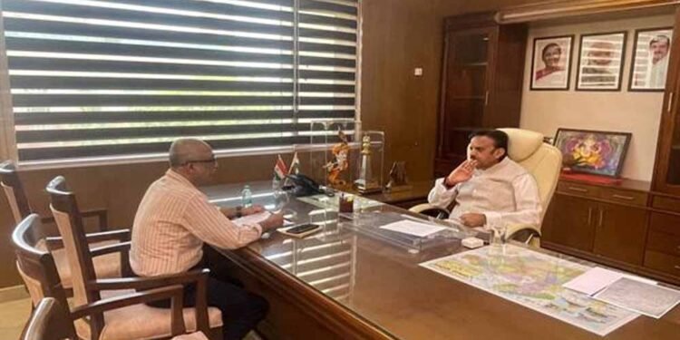 स्वास्थ्य सेवाओं की गुणवत्ता और चिकित्सा शिक्षा के विस्तार के लिए समयबद्ध एवं समन्वित रूप से करें कार्य: उप मुख्यमंत्री  शुक्ल