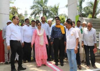 कार्यक्रम स्थल का निरीक्षण करते हुए अधिकारियों को दायित्वों का समय पूर्व निर्वहन करने के कलेक्टर ने दिए निर्देश